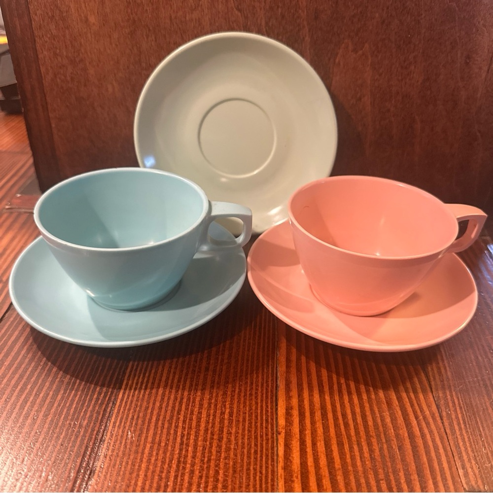 Melmac Mallo-Ware 2 Cups 3 Saucers Pastel Colors Pink Blue Green 5 Pc Lot Vtg